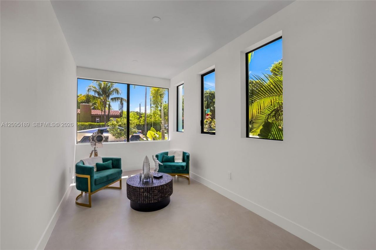 569 NW 44th St , Miami, FL 33127 Photo