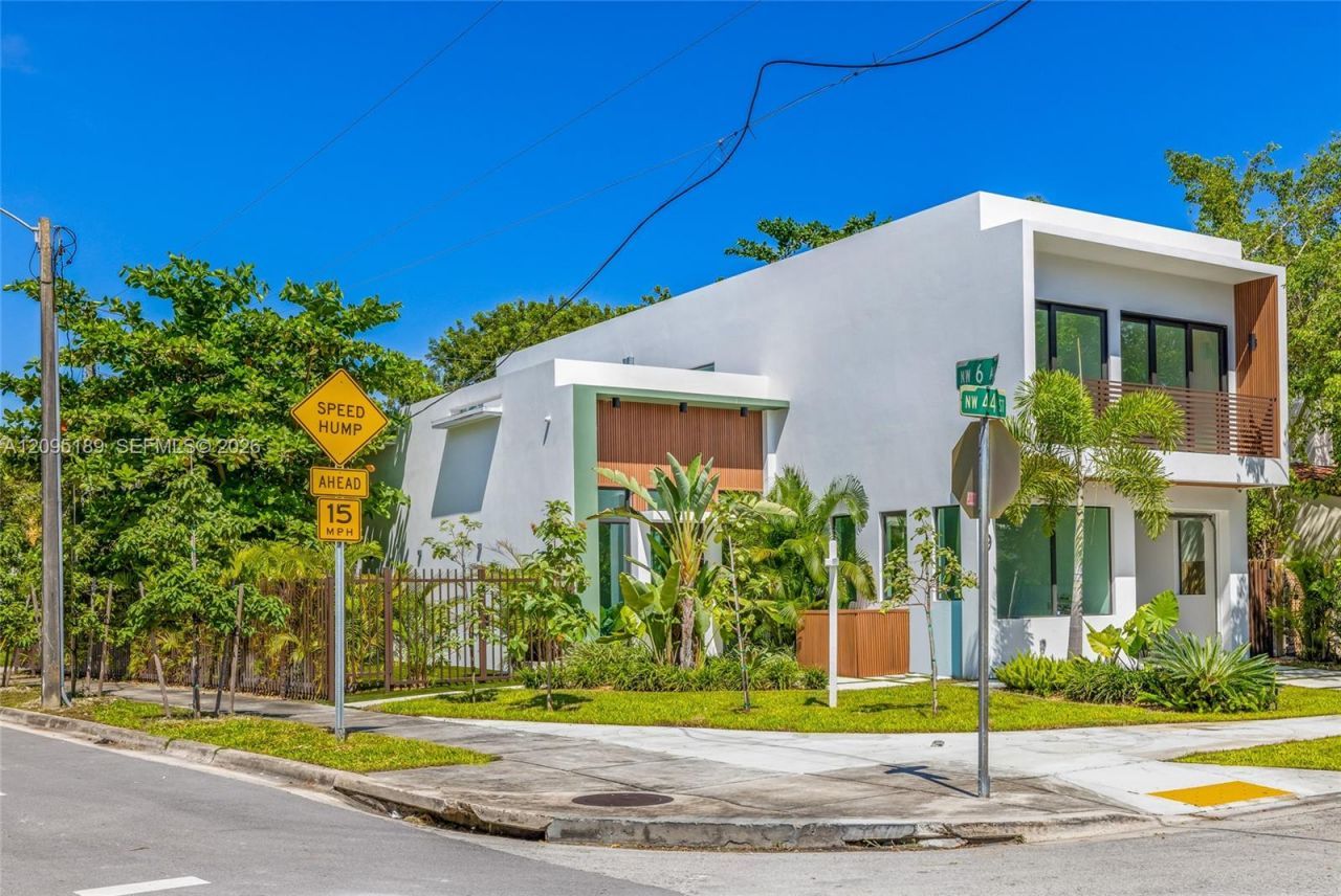569 NW 44th St , Miami, FL 33127 Photo
