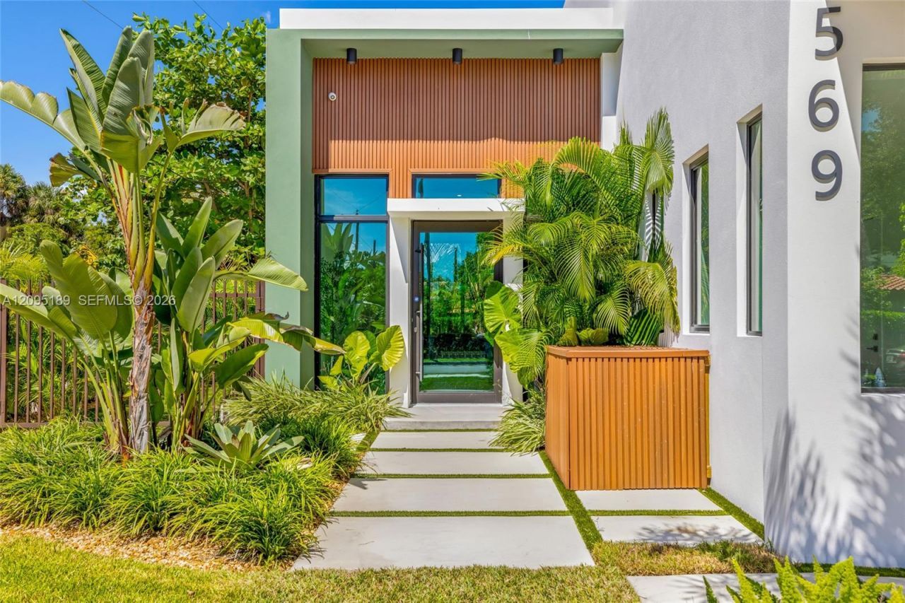 569 NW 44th St , Miami, FL 33127 Photo