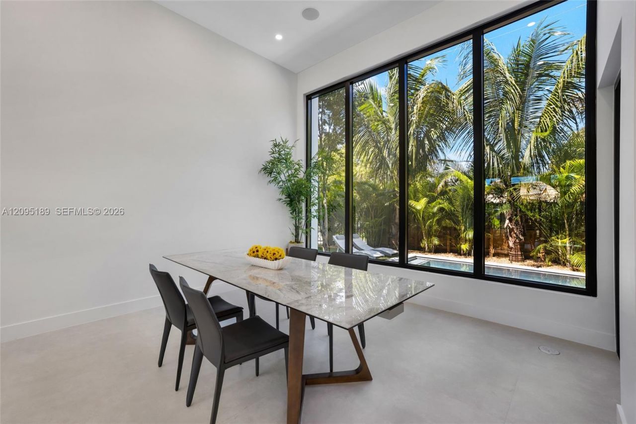 569 NW 44th St , Miami, FL 33127 Photo