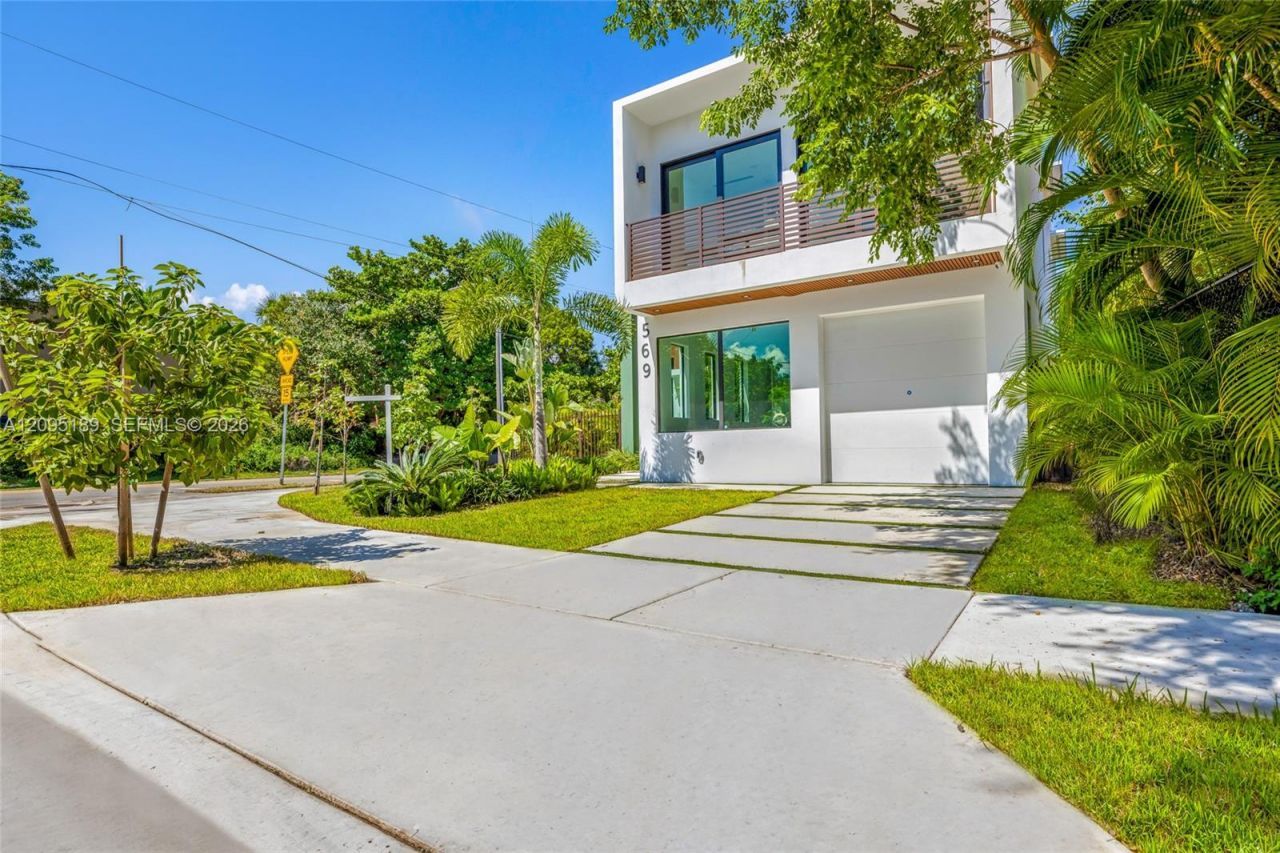 569 NW 44th St , Miami, FL 33127 Photo