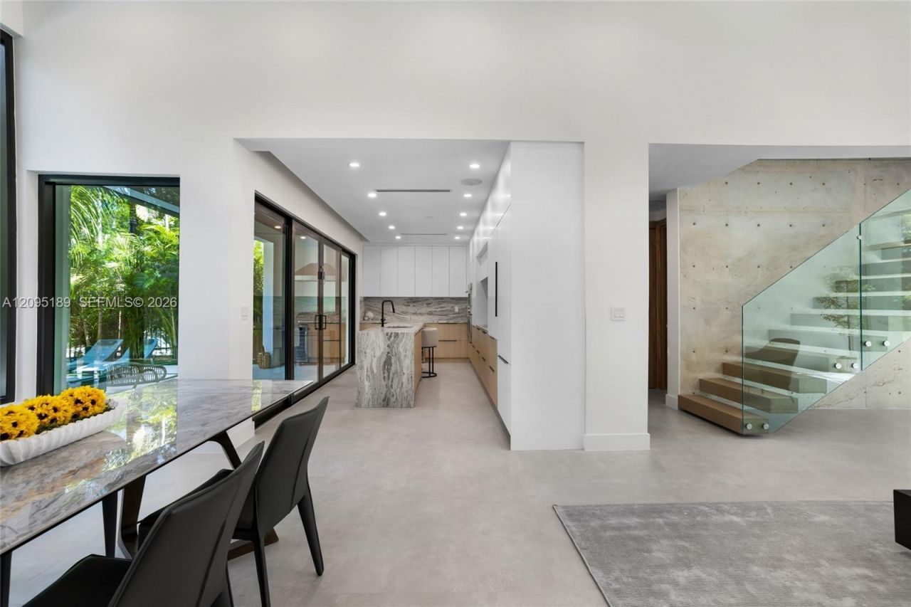569 NW 44th St , Miami, FL 33127 Photo