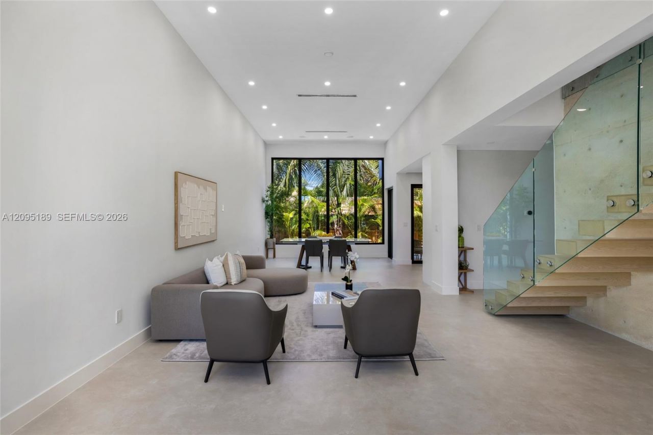 569 NW 44th St , Miami, FL 33127 Photo