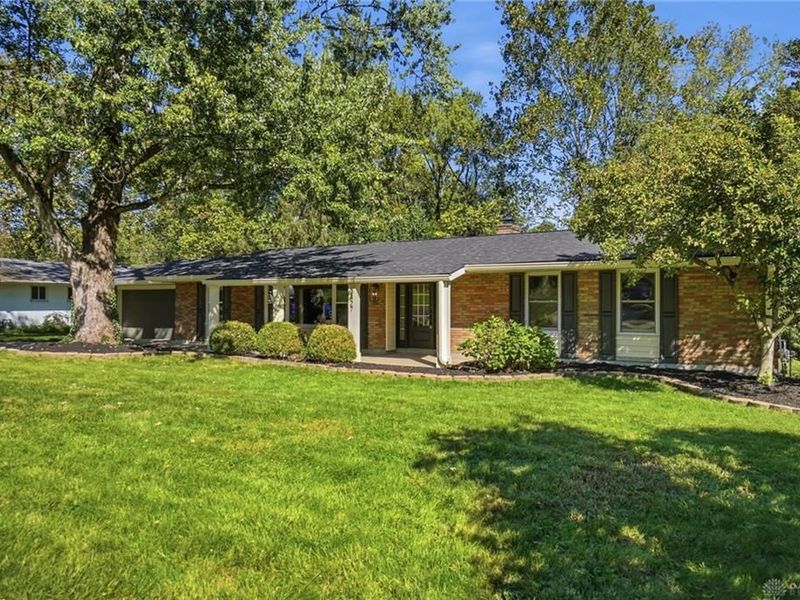 2427 Portage Path, Bellbrook, OH 45305 Photo 2