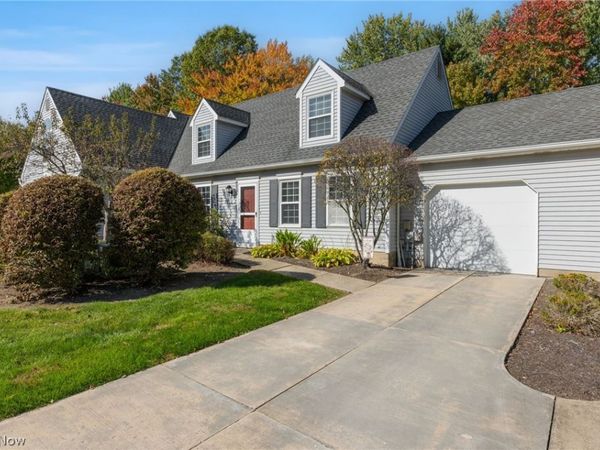 75 Dover Place Lane , Northfield Center, OH 44067
