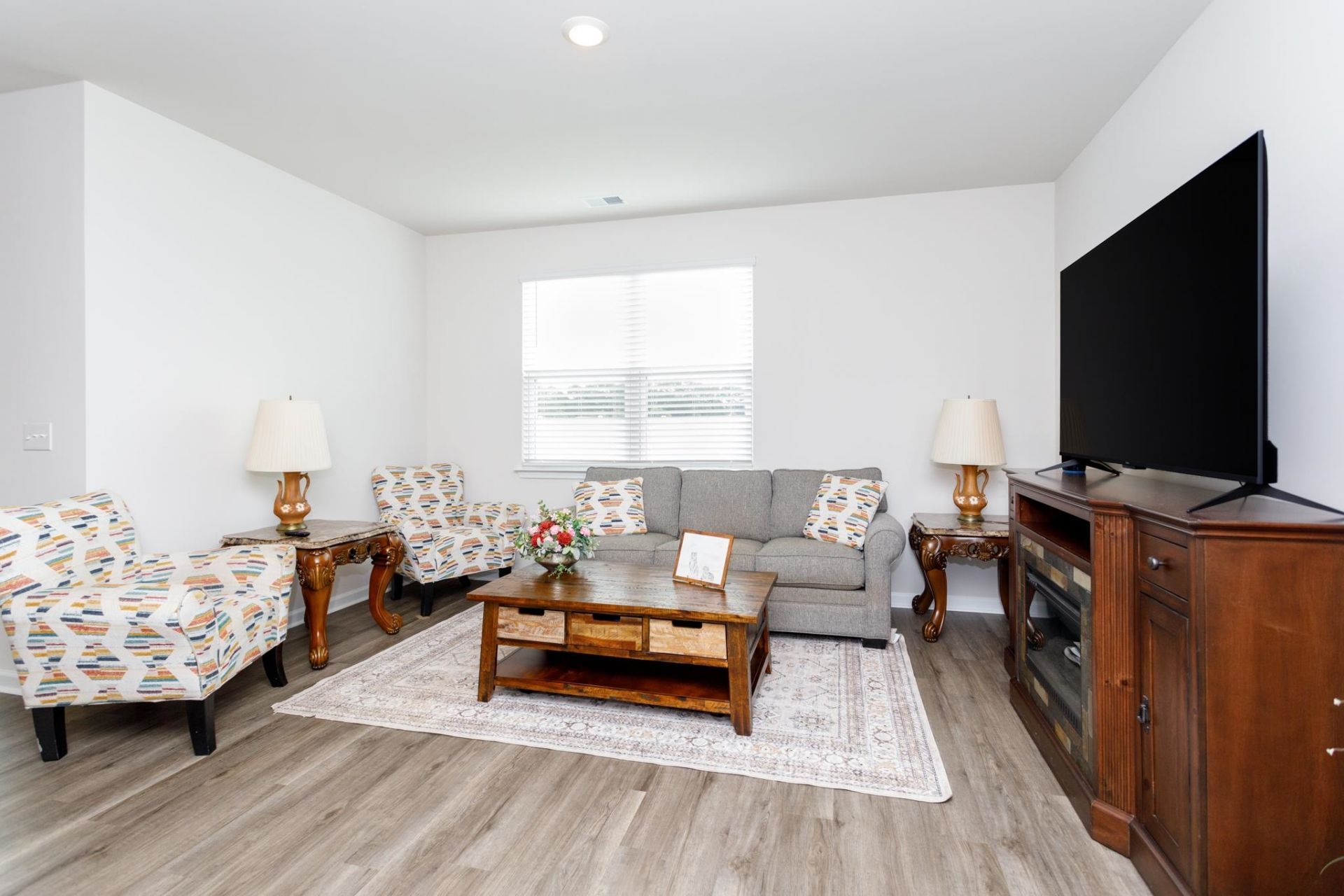 153 Homestead Way Photo 8