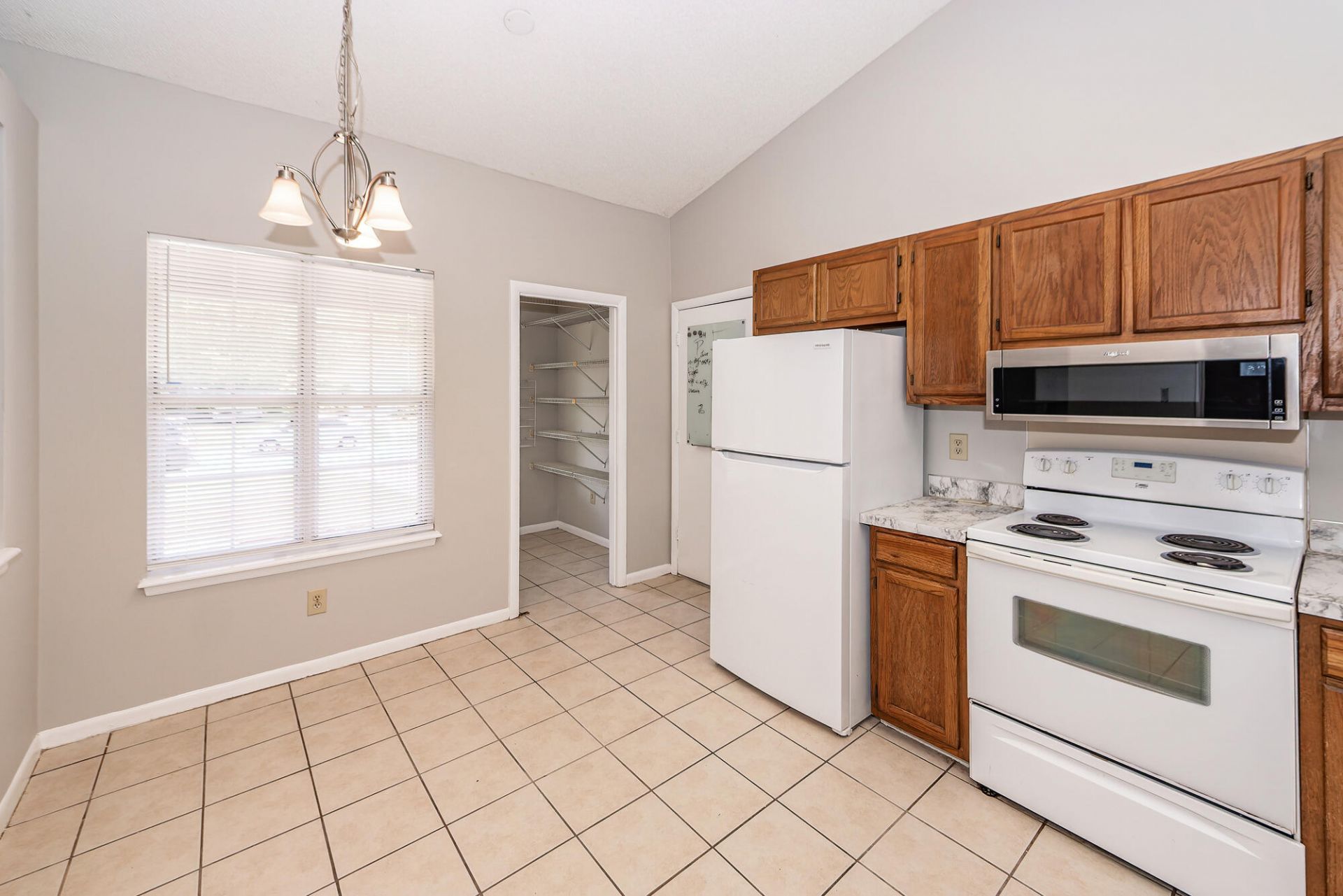 1022 Oakcrest Drive Photo 12