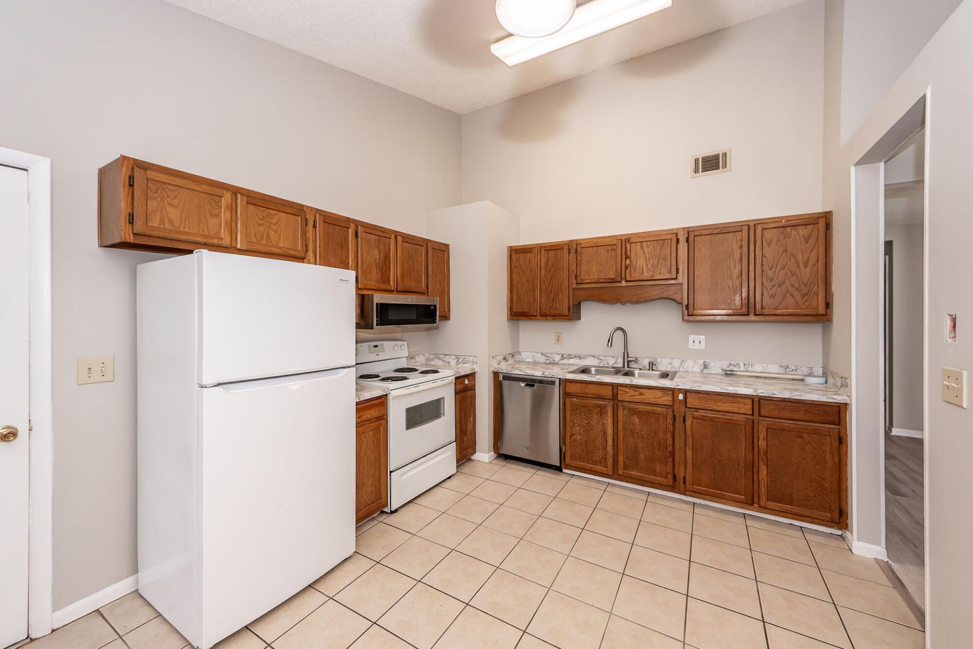 1022 Oakcrest Drive Photo 15