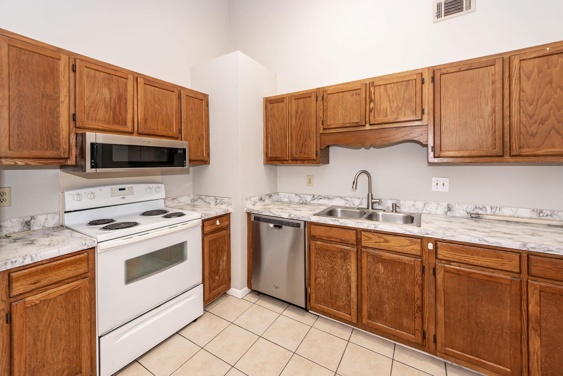 1022 Oakcrest Drive Photo 17