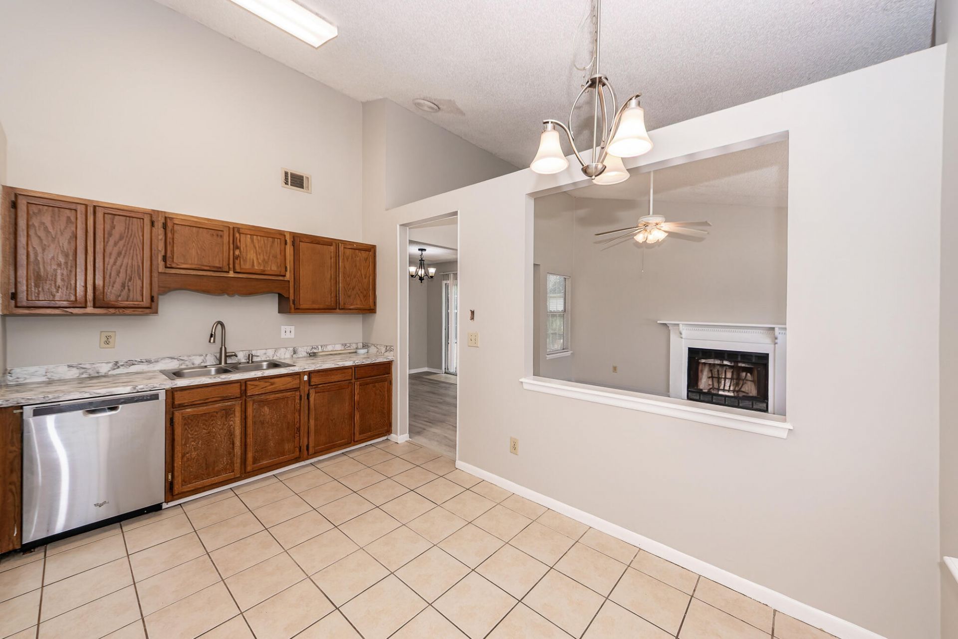 1022 Oakcrest Drive Photo 18