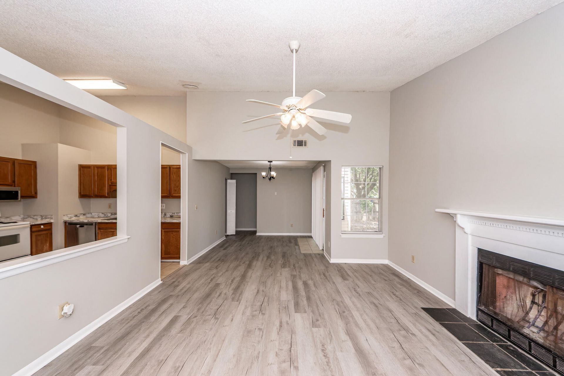 1022 Oakcrest Drive Photo 5