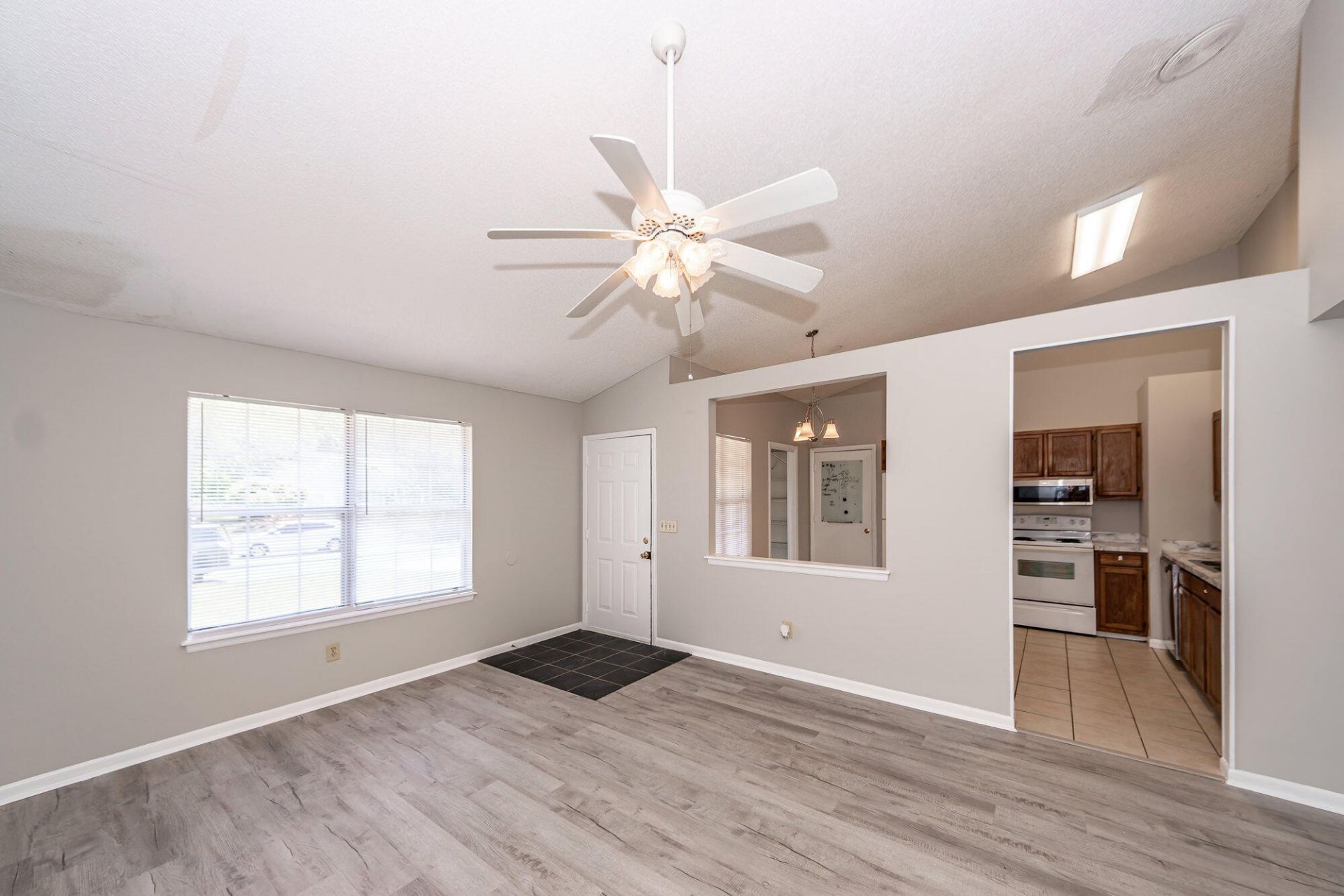1022 Oakcrest Drive Photo 6