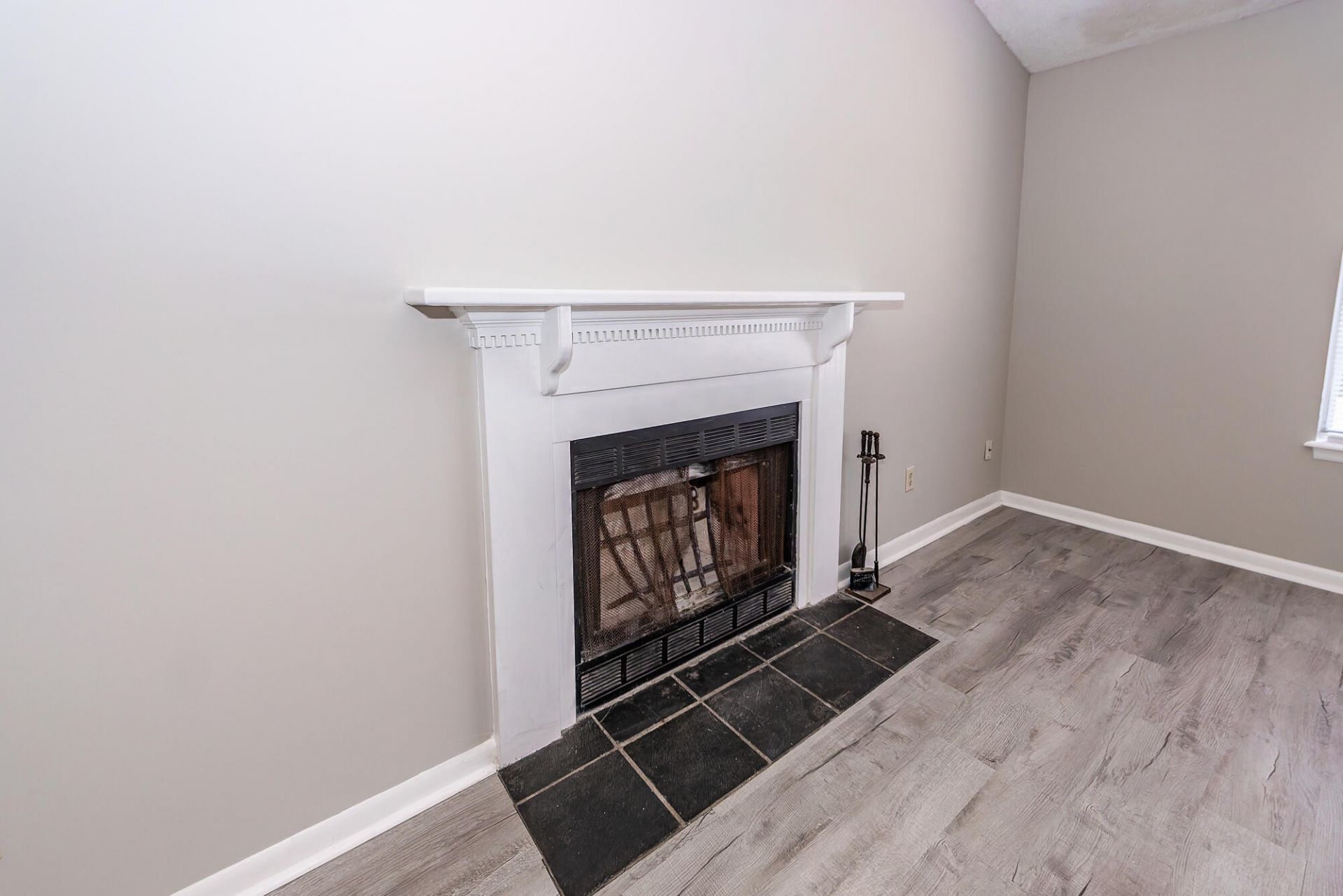 1022 Oakcrest Drive Photo 8