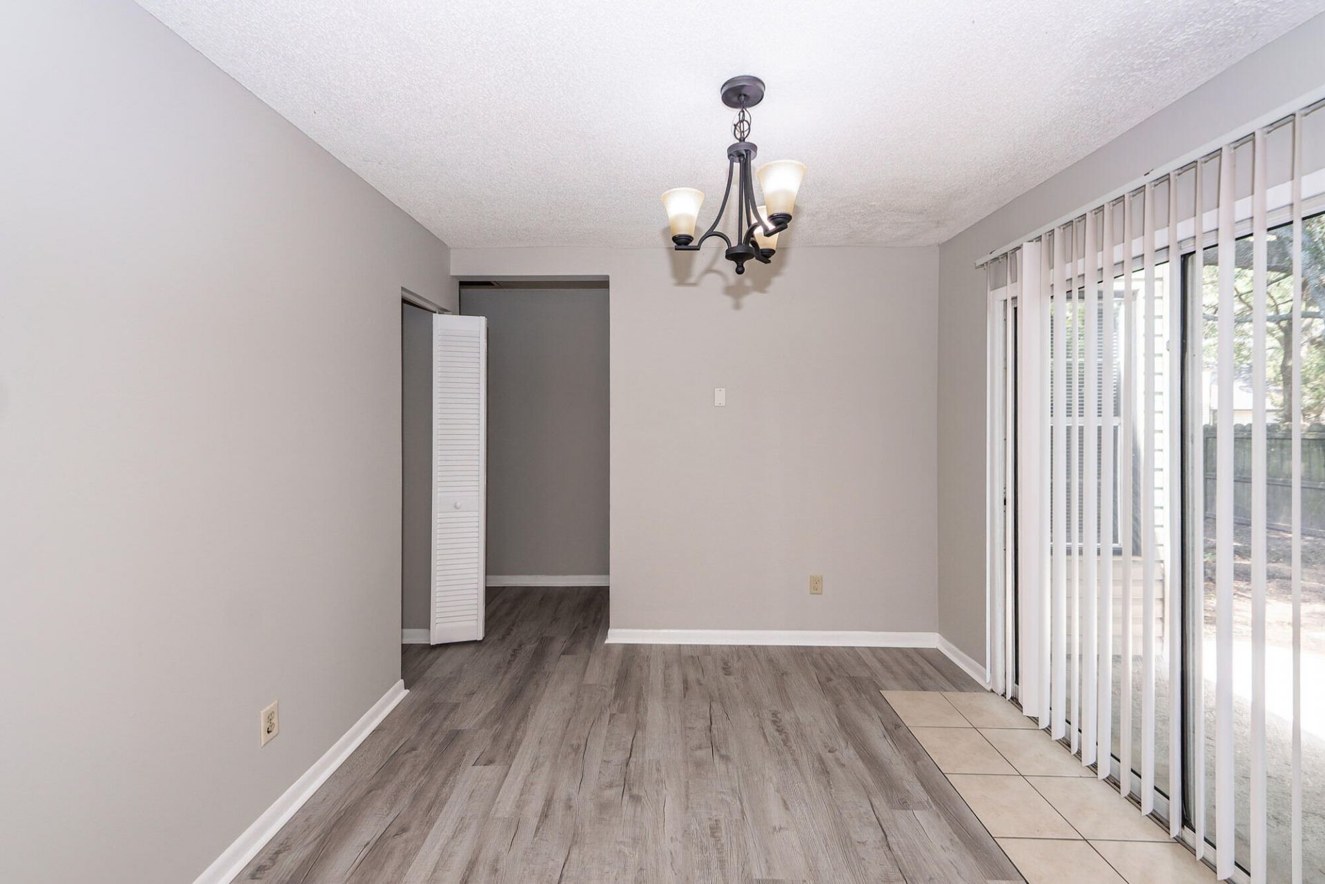 1022 Oakcrest Drive Photo 9