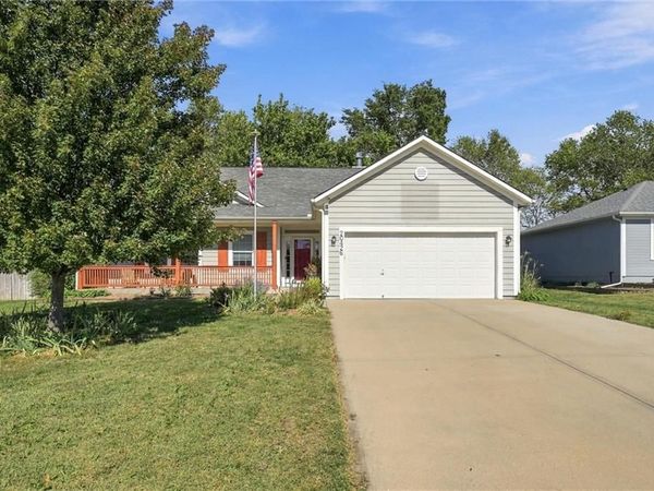 20426 W 220th Terrace, Spring Hill, KS 66083