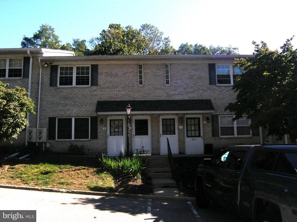 10 CAVENDISH DRIVE , AMBLER, PA 19002