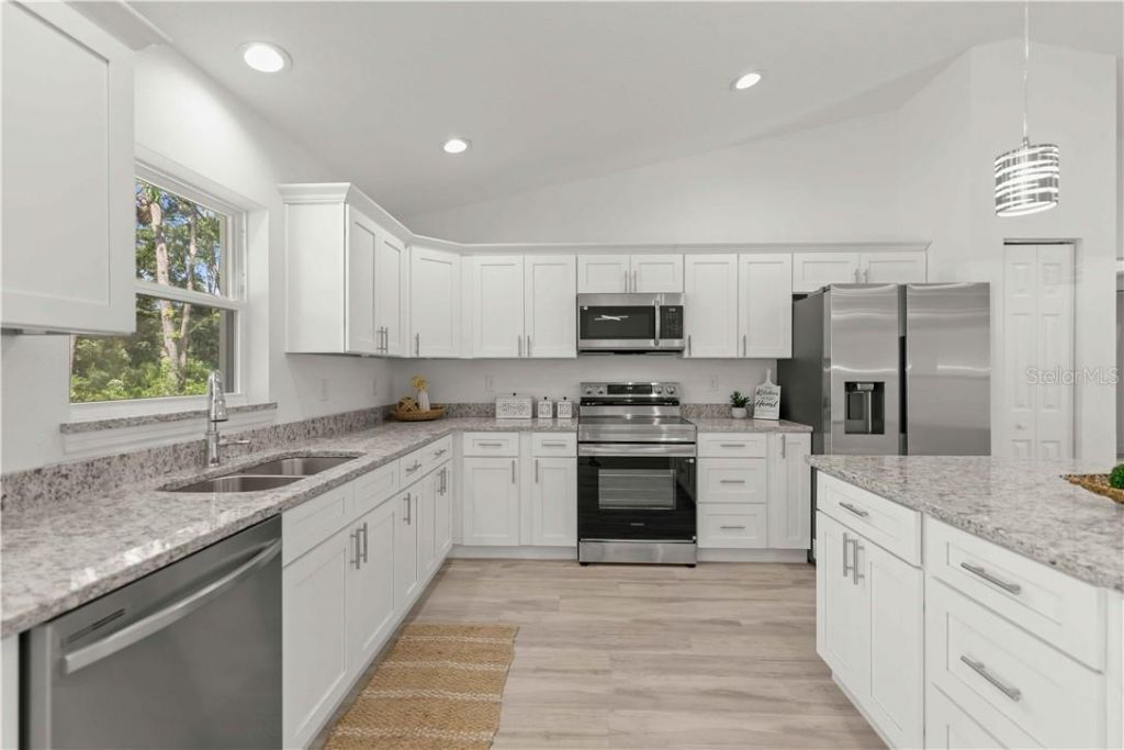20615 SW Robin Drive , Dunnellon, FL 34431 Photo