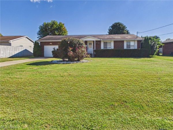 816 Campbell Drive, Belpre, OH 45714