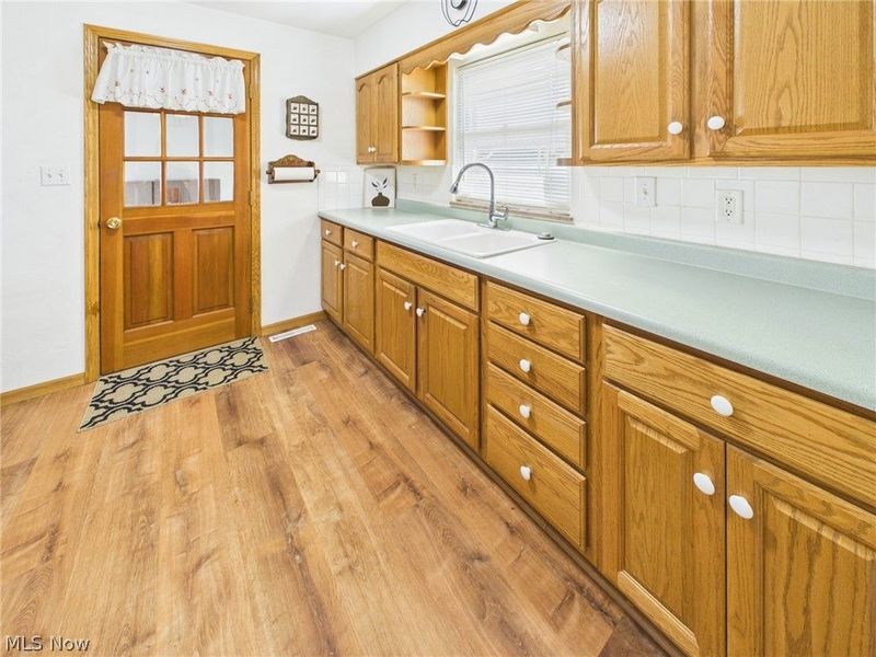 816 Campbell Drive, Belpre, OH 45714 Photo 6