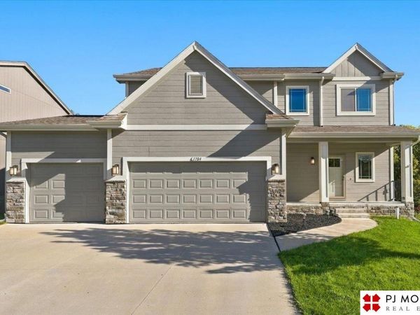 1704 Pilgrim Drive, Bellevue, NE 68123