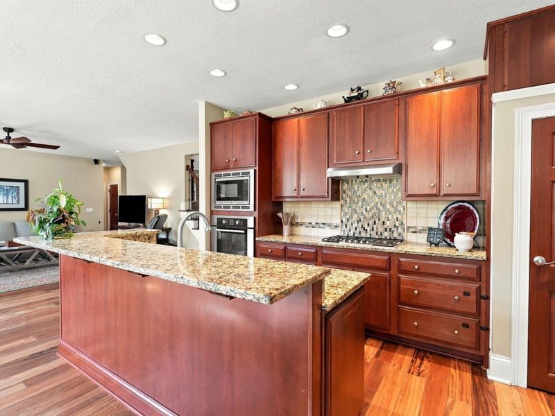 372 Ashmoore Circle E, Powell, OH 43065 Photo 12