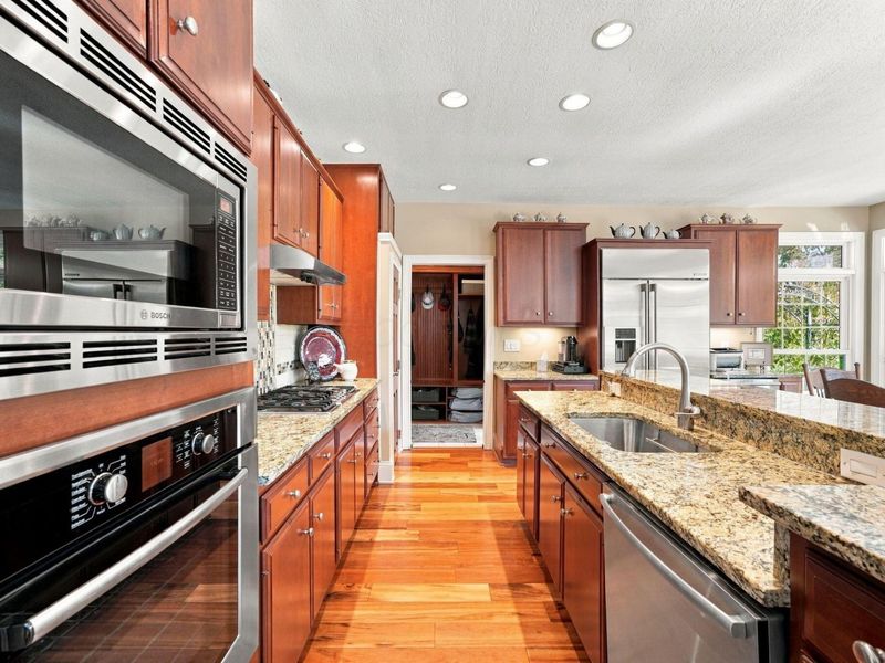 372 Ashmoore Circle E, Powell, OH 43065 Photo 16