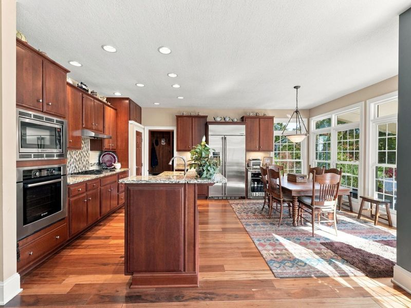 372 Ashmoore Circle E, Powell, OH 43065 Photo 7