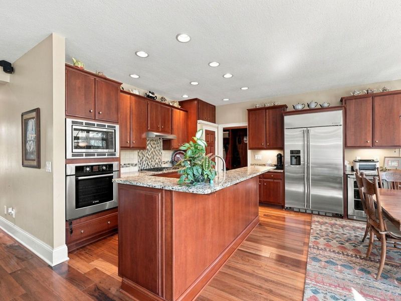 372 Ashmoore Circle E, Powell, OH 43065 Photo 8