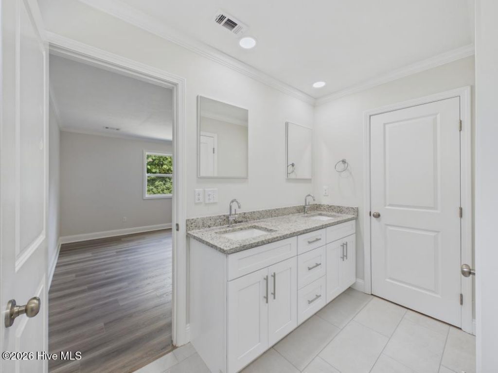 353 Smith Hardy Road Photo 12