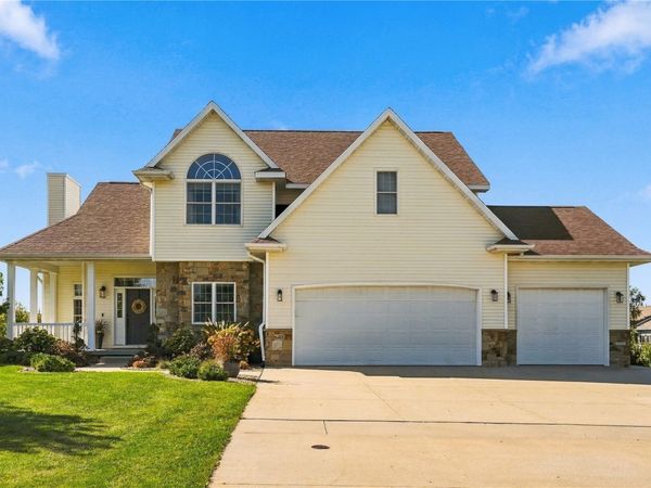 6413 Milburn NE, Cedar Rapids, IA 52411