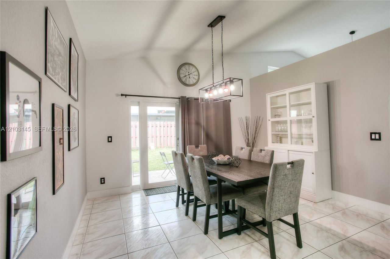 11611 SW 10th Ct , Pembroke Pines, FL 33025 Photo
