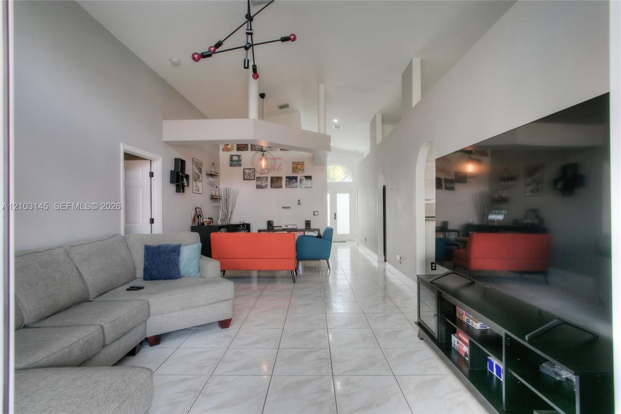 11611 SW 10th Ct , Pembroke Pines, FL 33025 Photo