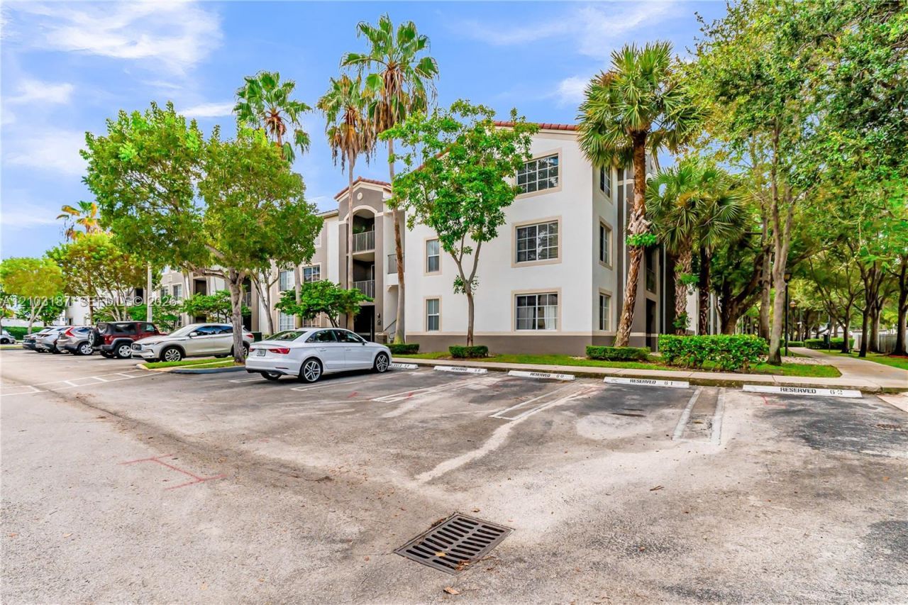 6841 SW 44th St, Unit 111, Miami, FL 33155 Photo
