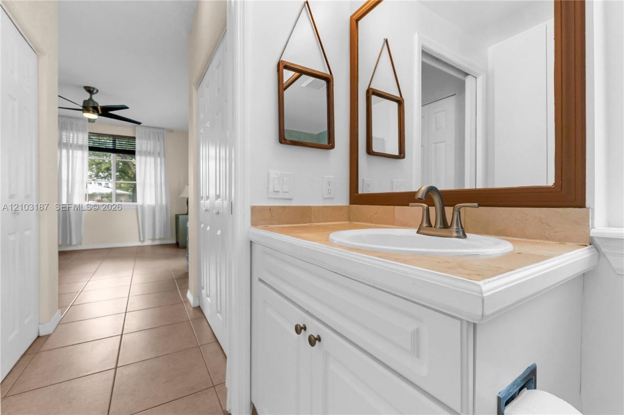 6841 SW 44th St, Unit 111, Miami, FL 33155 Photo