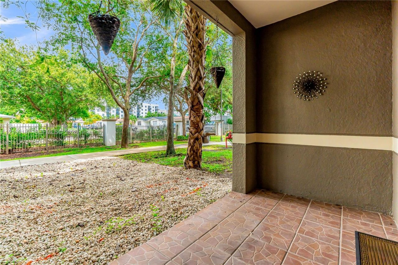 6841 SW 44th St, Unit 111, Miami, FL 33155 Photo