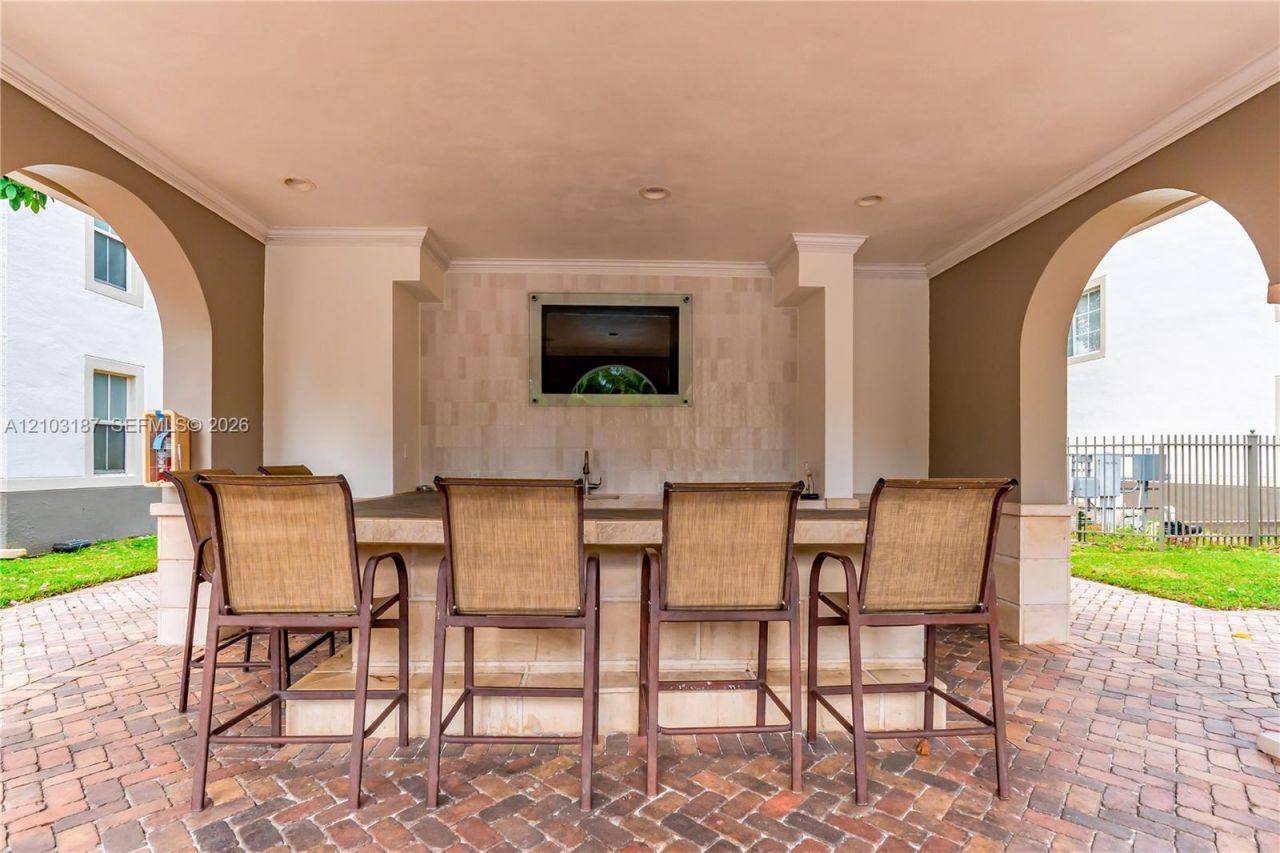 6841 SW 44th St, Unit 111, Miami, FL 33155 Photo