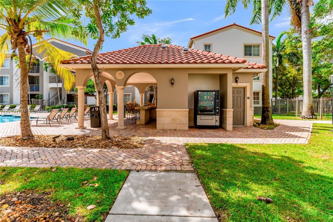 6841 SW 44th St, Unit 111, Miami, FL 33155 Photo