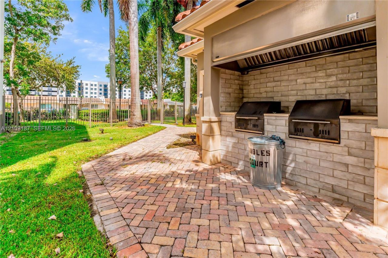 6841 SW 44th St, Unit 111, Miami, FL 33155 Photo