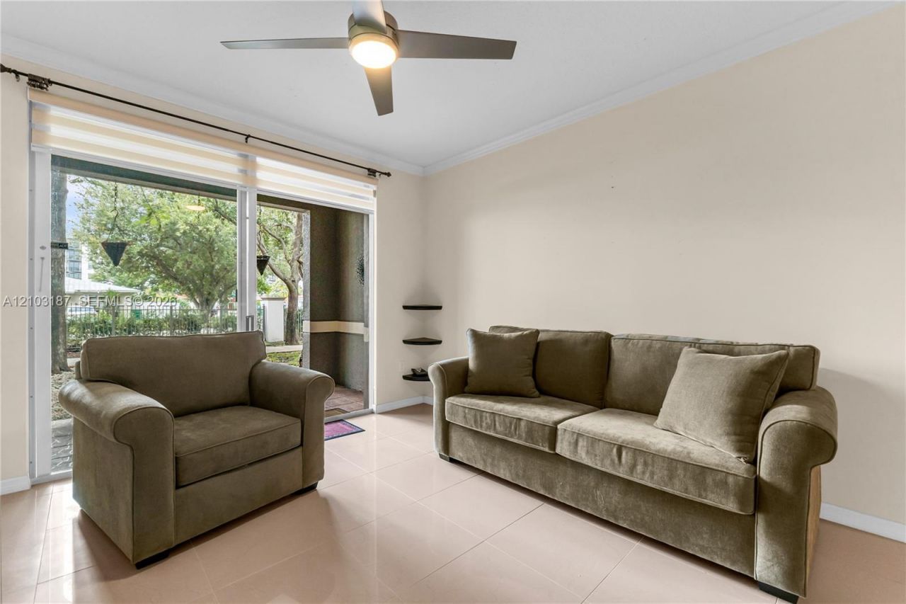 6841 SW 44th St, Unit 111, Miami, FL 33155 Photo