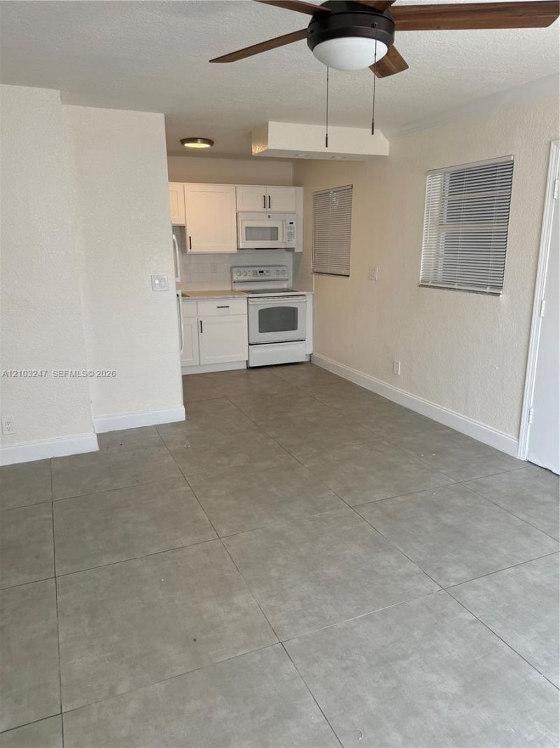 110 SE 2nd St , Unit 101, Hallandale Beach, FL 33009 Photo