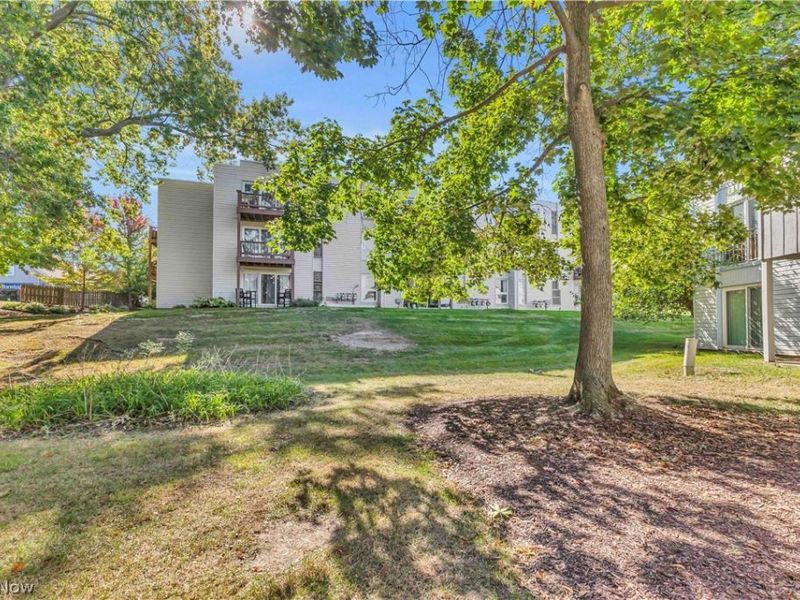 1655 Cedarwood Drive, Unit 113, Westlake, OH 44145 Photo 2