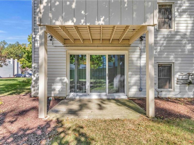 1655 Cedarwood Drive, Unit 113, Westlake, OH 44145 Photo 3