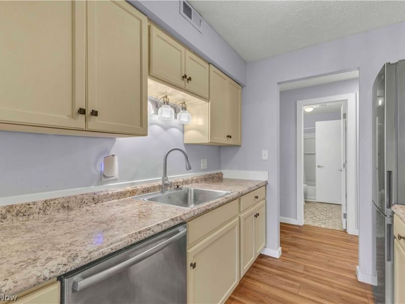 1655 Cedarwood Drive, Unit 113, Westlake, OH 44145 Photo 8
