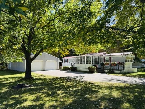 4844 N Higgins Lake Road, Houghton Lake, MI 48629