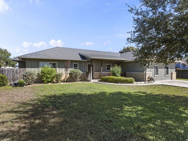 193 County Road 271, Rio Medina, TX 78066