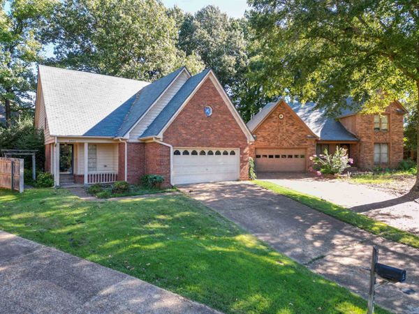 8904 LAKE EDGE CV, Memphis, TN 38016
