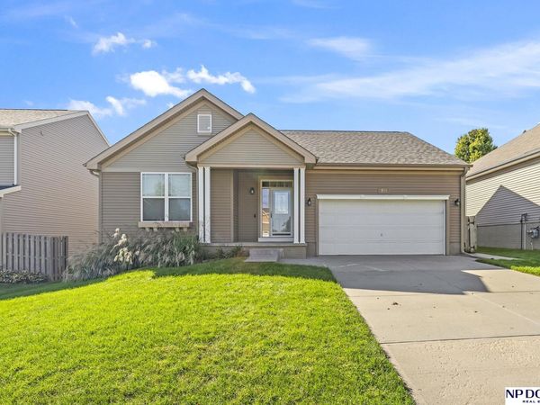 20815 Charles Street, Elkhorn, NE 68022