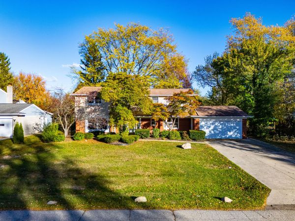 6843 Leslee Crest Drive, West Bloomfield, MI 48322