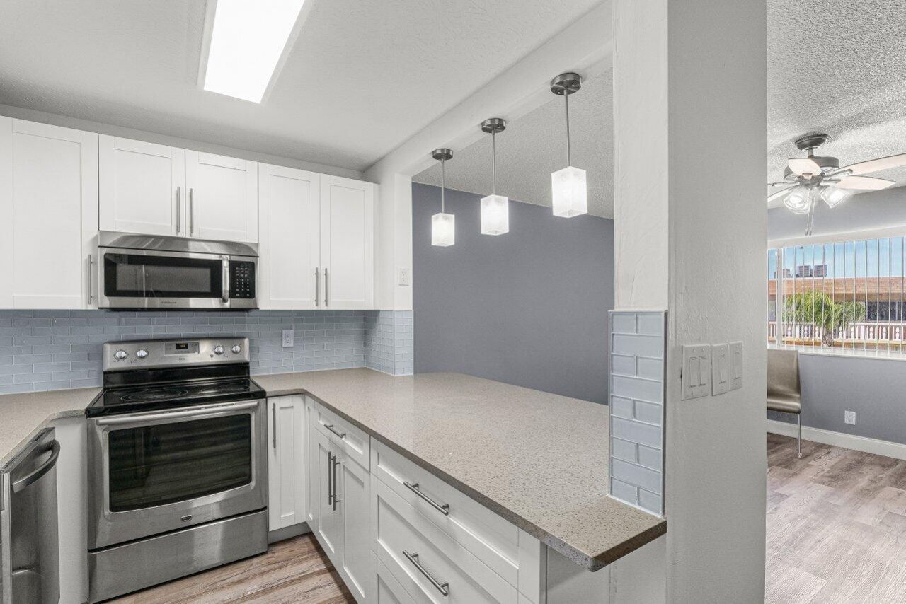 700 Village Green Court, Unit 319, Palm Springs, FL 33461 Photo