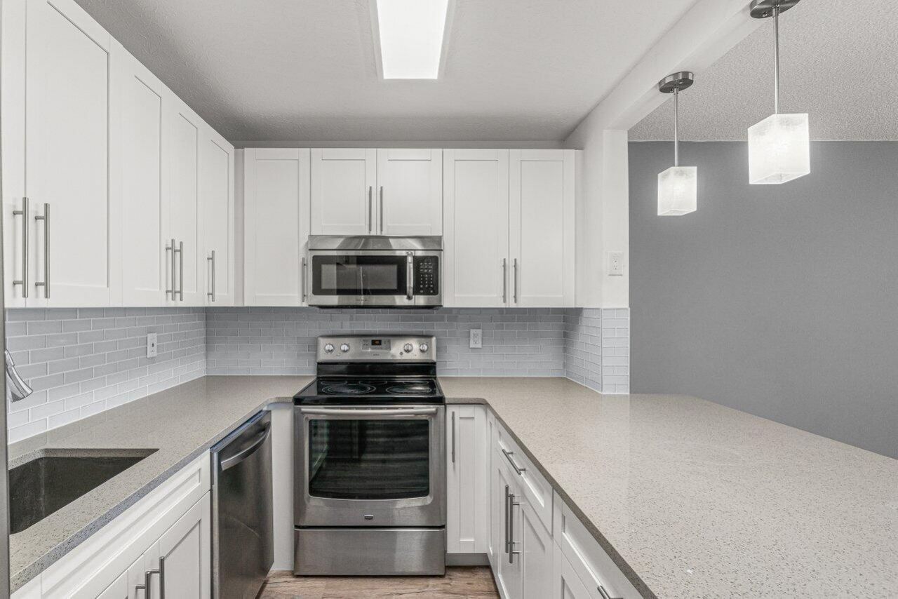 700 Village Green Court, Unit 319, Palm Springs, FL 33461 Photo